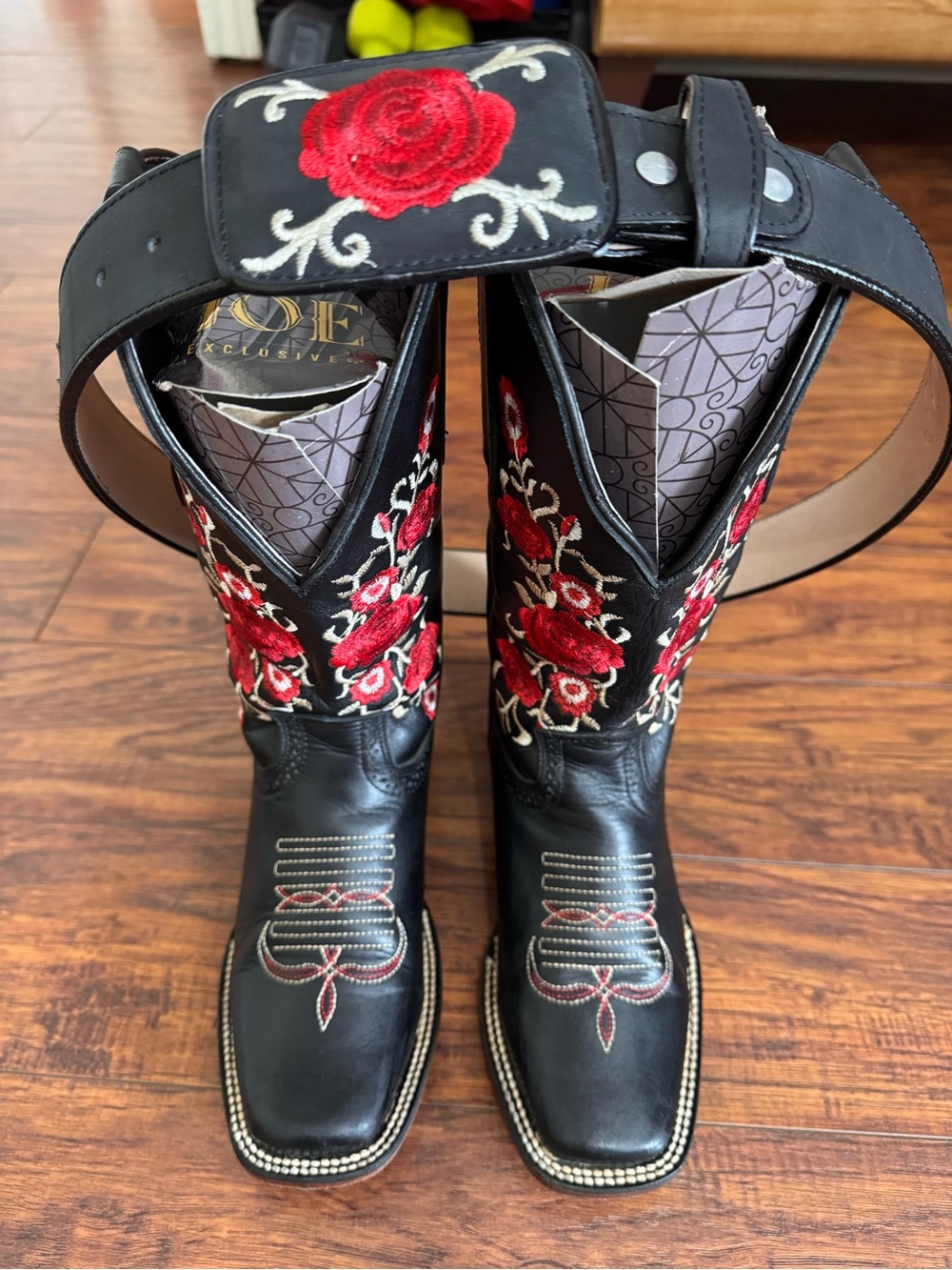 Black Leather Women's Cowboy Boots with Red Rose Embroidery and come with belt